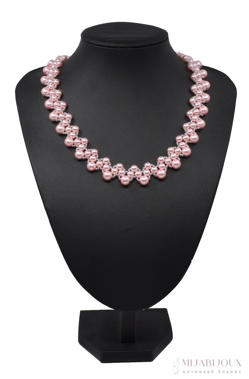 Růžový korálkový náhrdelník