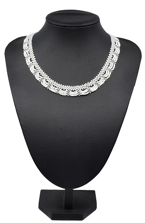 Bílý jemný náhrdelník 