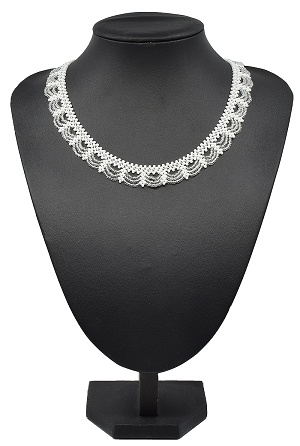 Bílý krajkový náhrdelník