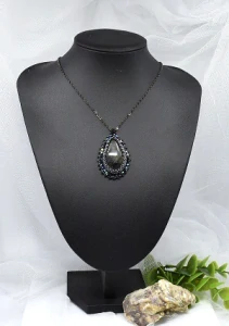 Náhrdelník s kapkou labradoritu