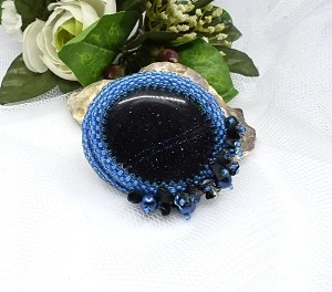 Brož z modrého avanturínu