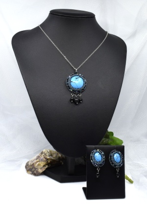 Souprava náhrdelníku a náušnic z tyrkysu