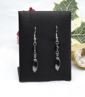 Náušnice z hematitu