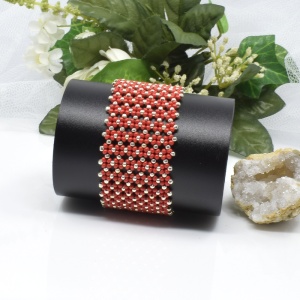 Červený korálkový náramek