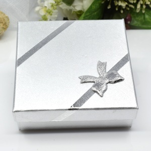 8x8 krabička střední - Stříbrná s mašlí