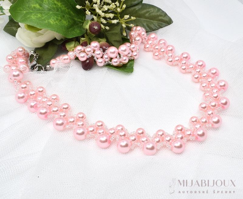 Růžový korálkový náhrdelník