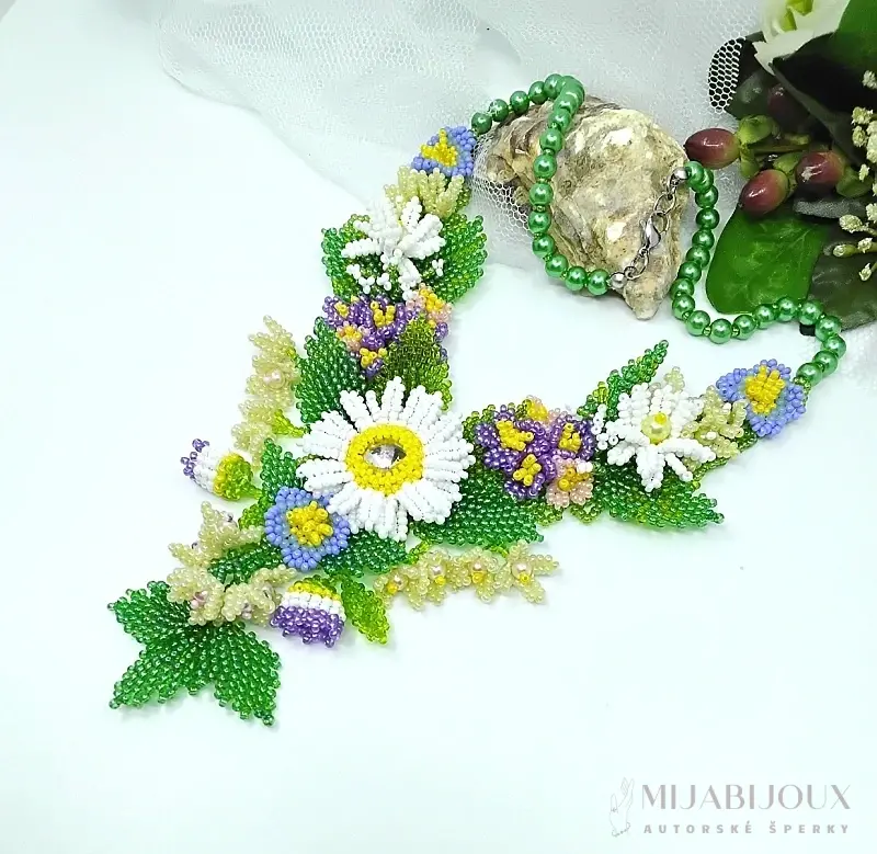 Masivní náhrdelník Kytice lučních květů