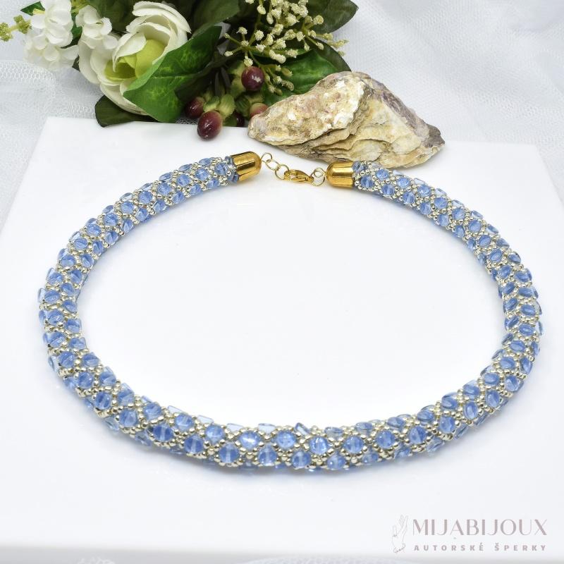 Výrazný modrý náhrdelník