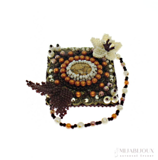 Brož z filigránu a jaspisu